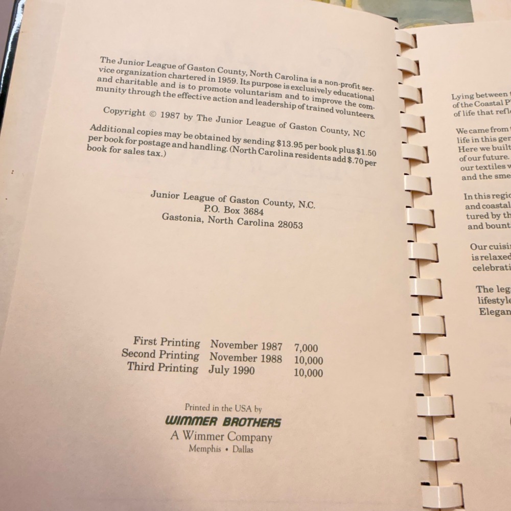 2 Vtg 80's Jr. League Cookbooks Charleston Receipts Repeats & Southern Elegance - Picture 9 of 11